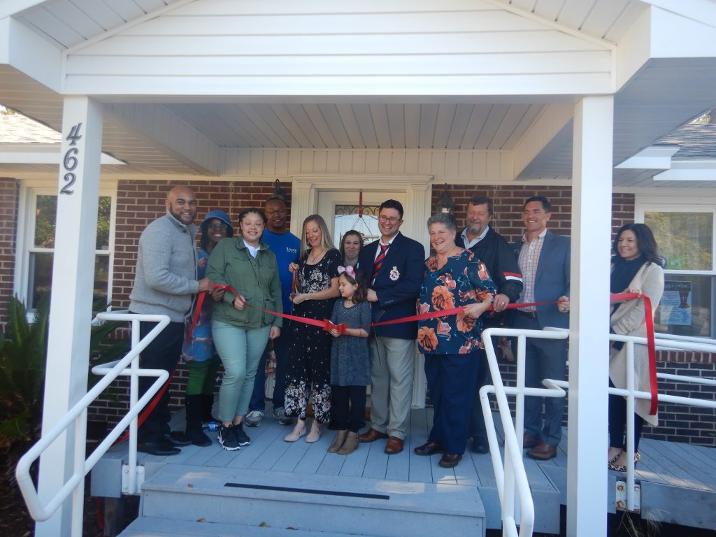 We had a great time helping Live Oak Chiropractic celebrate with a Ribbon Cutting! Dr. Melissa & James Ferry have been an amazing addition to our community! We can't wait to see the great things they are going to do! #6cchamber
